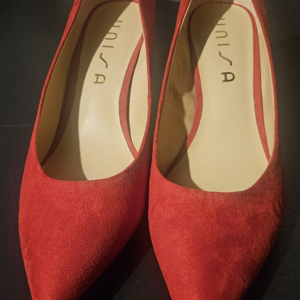 Unisa Red Heels Elegant Suede Design